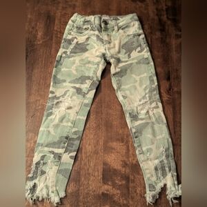 Toddler GirlTractr Green Camo Distressed Skinny Jeans/ Size Toddler 4